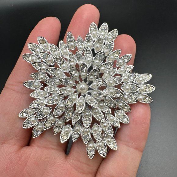 Snowflake Star Classics Collection Silvertone and iridescent rhinestone Brooch - Picture 11 of 11